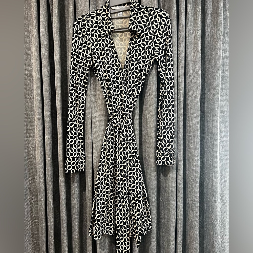 Diane von Furstenberg Jeanne Silk Wrap Dress Black & Ivory Size 6 - Picture 2 of 8